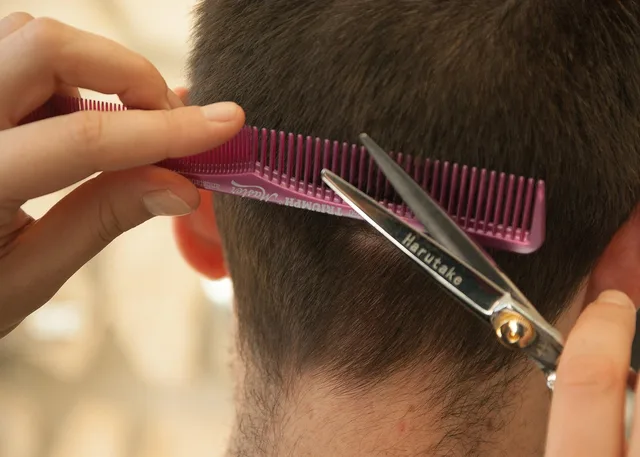 hairdresser, haircut, comb, scissors, hairdresser, hairdresser, haircut, haircut, haircut, haircut, haircut, comb. Weak records and a late checkpoint: how one length dispute unfolded